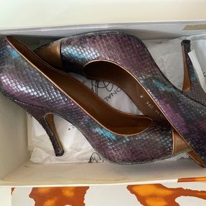 Donald Pliner 9.5 multi colored snake pumps with gold patent capped toes